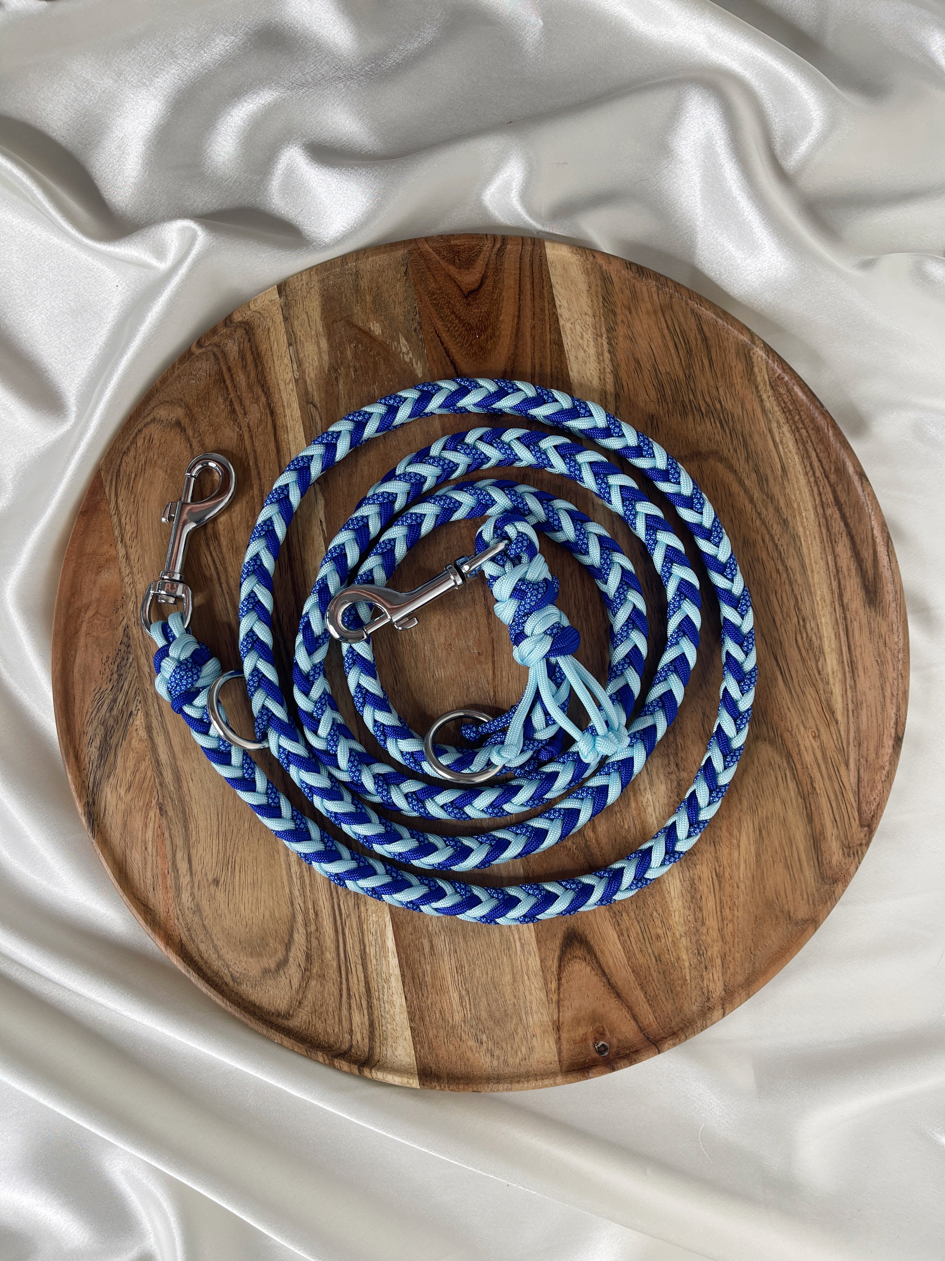 Herringbone paracord outlet dog leash